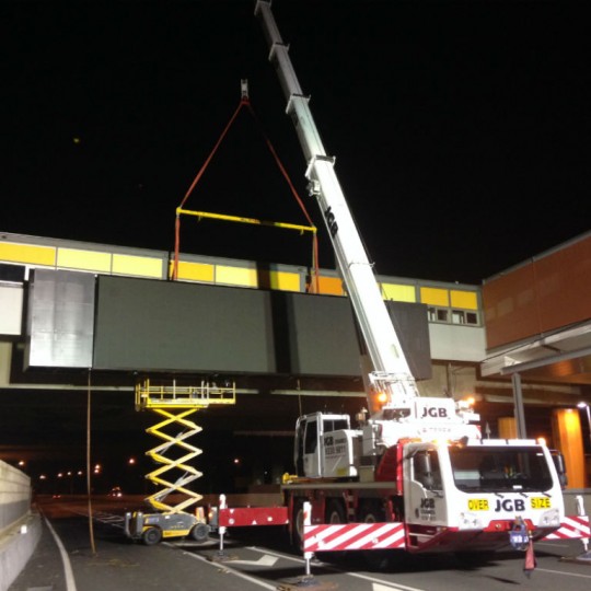 Kwinana Fwy Digital Billboard 55t challenger